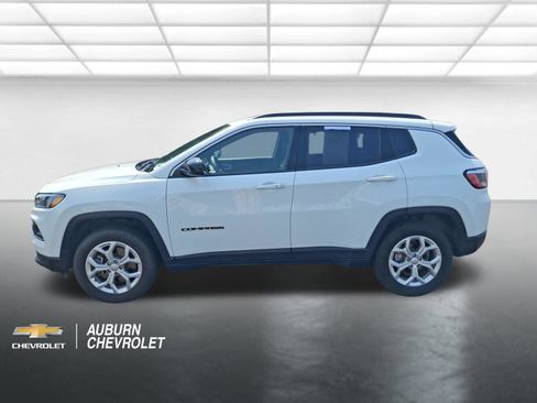Used 2024 Jeep Compass Latitude AWD/4WD image 6