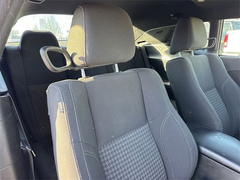 Used 2017 Dodge Challenger R/T image 21