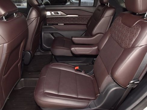 Certified 2025 Ford Explorer Platinum w/ Ultimate Package image 14