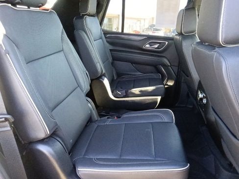 Used 2023 GMC Yukon SLT image 34