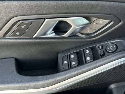 Used 2024 BMW 330e image 17