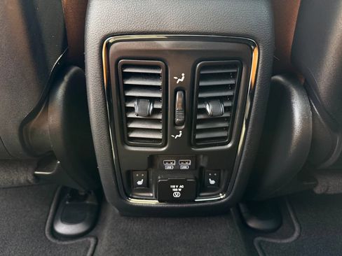 Used 2020 Jeep Grand Cherokee Overland AWD/4WD image 26