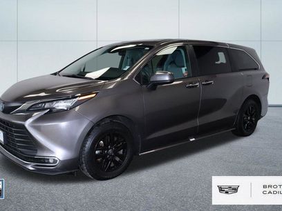 Used 2022 Toyota Sienna XLE