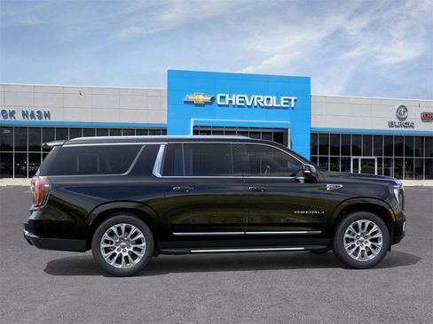 New 2025 GMC Yukon XL Denali image 29
