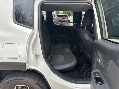 Used 2021 Jeep Renegade Trailhawk w/ Trailer Tow Group image 15