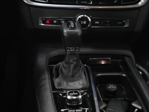 Used 2017 Volvo S90 T6 Momentum w/ Vision Package AWD/4WD image 18