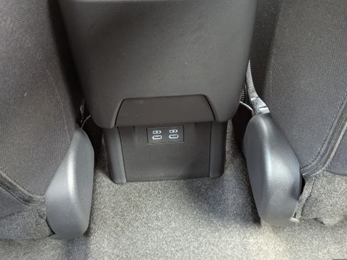 Used 2026 Toyota Prius LE FWD image 30