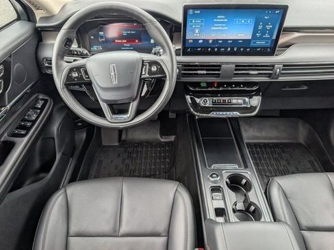Used 2025 Lincoln Corsair Reserve FWD image 6