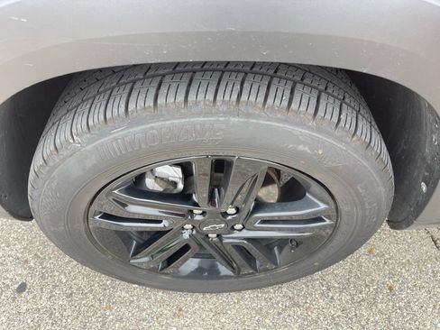 Used 2024 Chevrolet Trax ACTIV w/ Sunroof Package FWD image 24