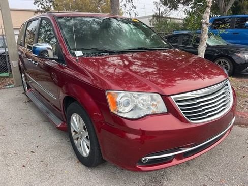Used 2015 Chrysler Town & Country Limited Platinum image 3