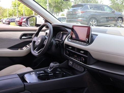 Used 2023 Nissan Rogue SV FWD image 25