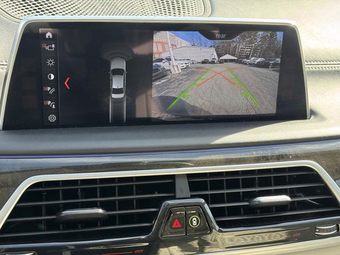 Used 2018 BMW 740i image 17