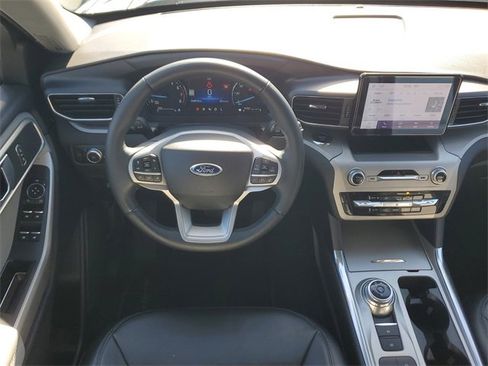 Used 2023 Ford Explorer XLT w/ Equipment Group 202A image 13