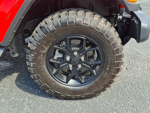 Used 2025 Jeep Gladiator Sport AWD/4WD image 8