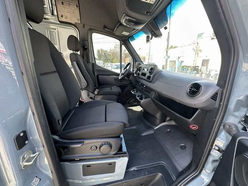 Used 2024 Mercedes-Benz Sprinter 2500 w/ Acoustic Package image 21