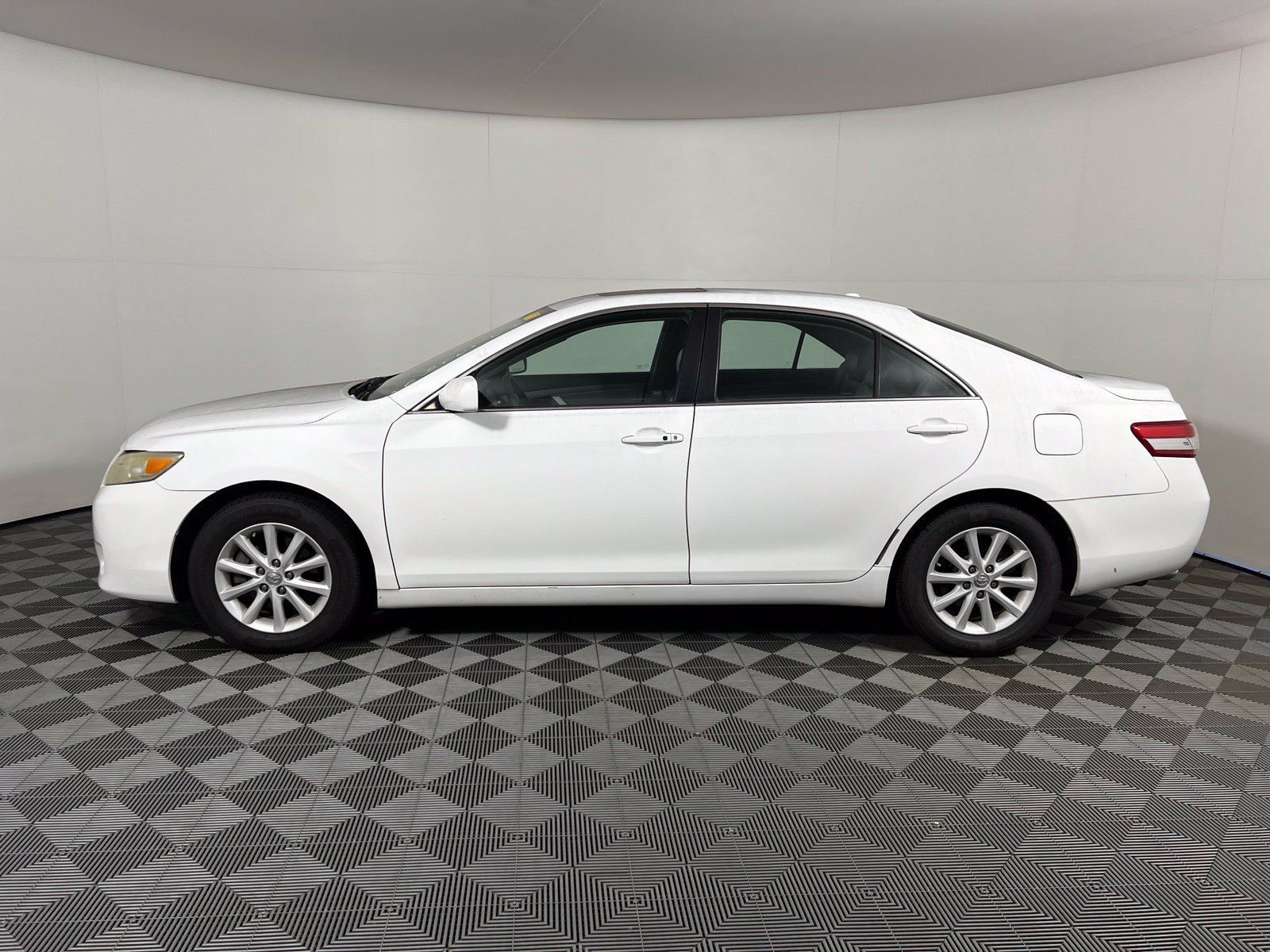 Used 2010 Toyota Camry XLE FWD image 8