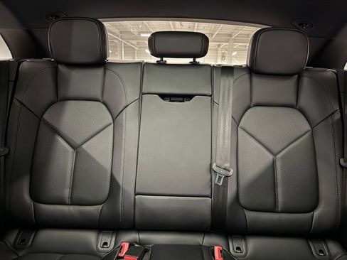 Certified 2026 Porsche Macan image 27