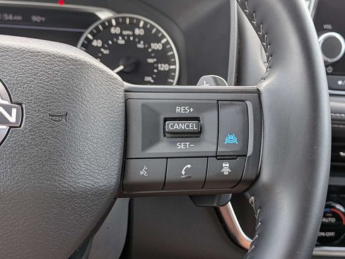 Used 2025 Nissan Rogue SV AWD/4WD image 28