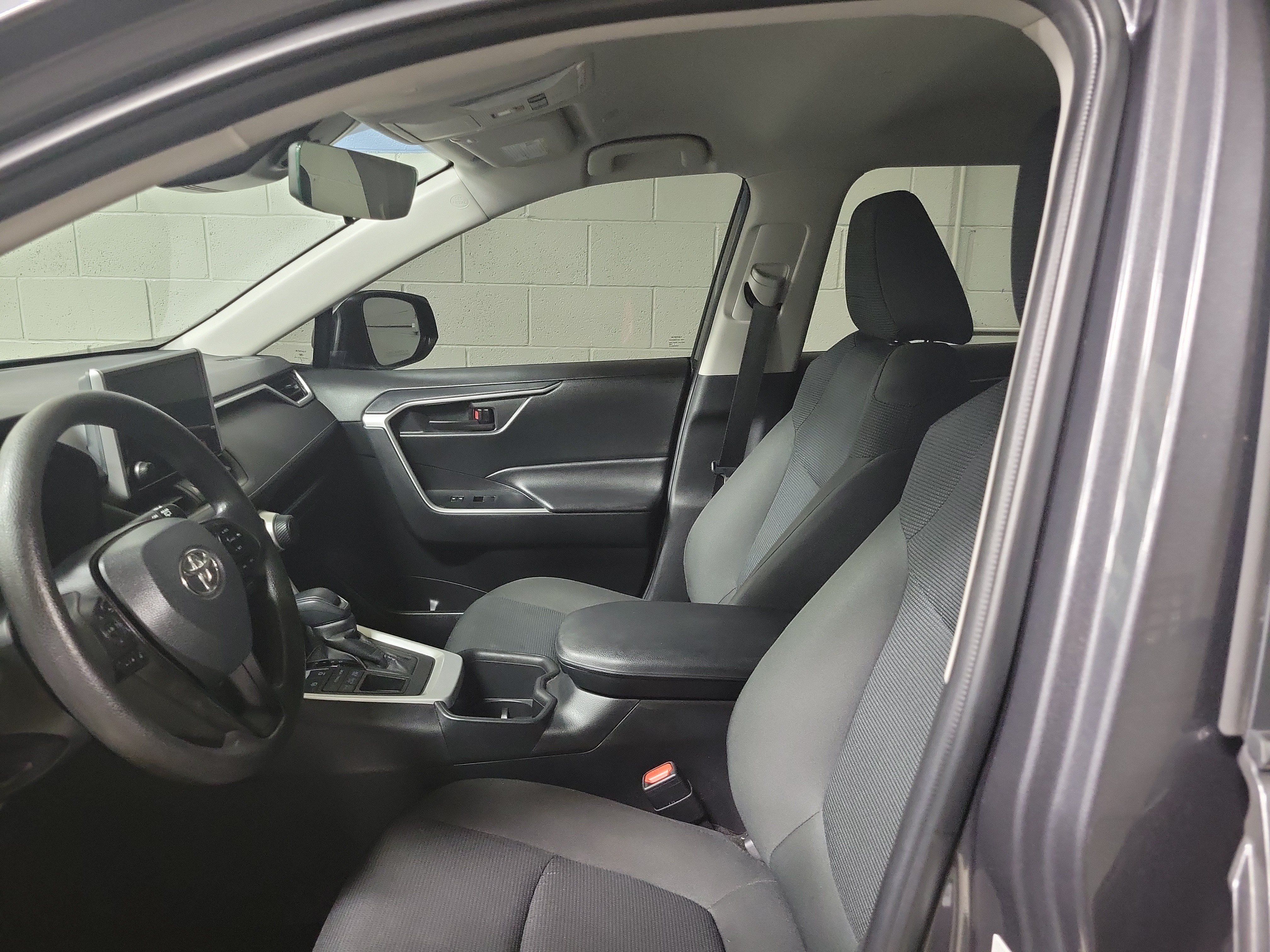 Used 2023 Toyota RAV4 LE AWD/4WD image 20