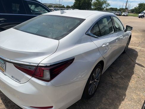 Used 2024 Lexus ES 350 w/ Accessory Package (Z1) FWD image 5
