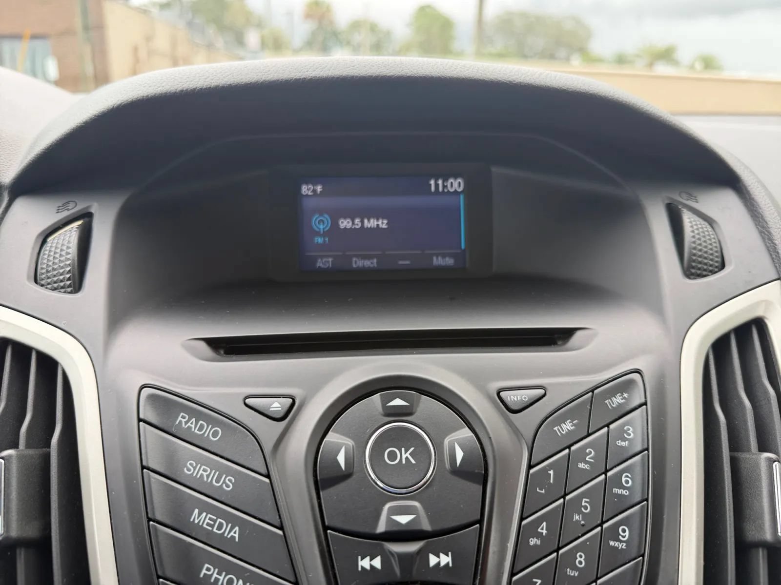 Used 2014 Ford Focus SE FWD image 24