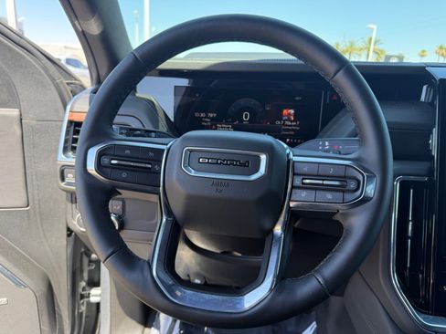 Used 2025 GMC Yukon XL Denali AWD/4WD image 12