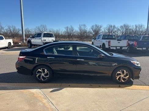 Used 2017 Honda Accord LX image 6