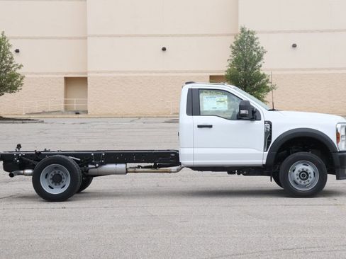 New 2025 Ford F550 4x4 Regular Cab Super Duty image 8