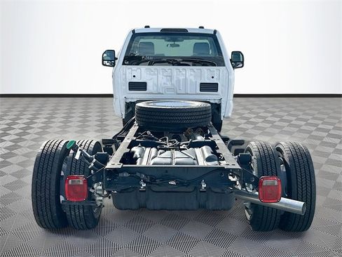 New 2025 Ford F550 4x4 Regular Cab Super Duty image 5