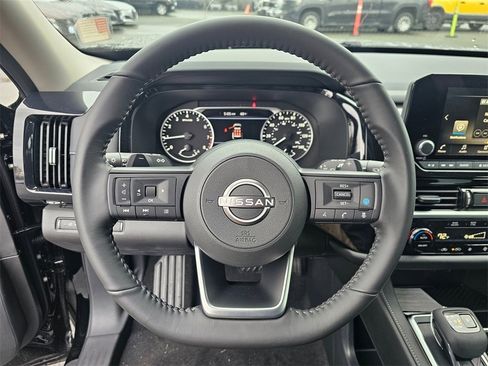 New 2025 Nissan Pathfinder SV image 10