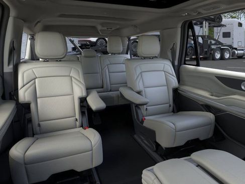 New 2026 Lincoln Navigator L Reserve image 11