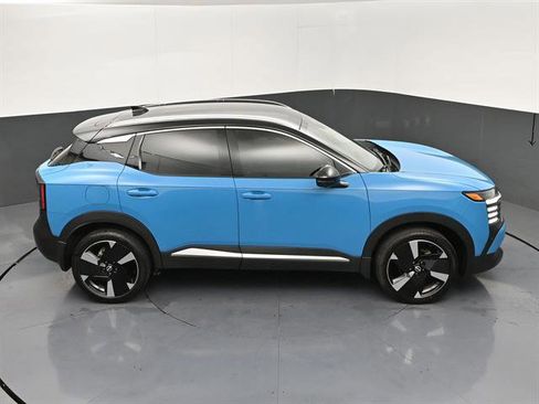 Certified 2025 Nissan Kicks SR FWD image 43