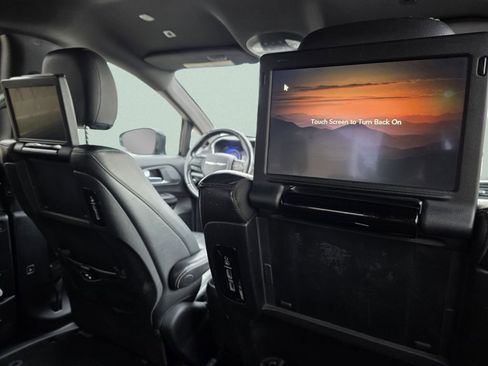 Used 2018 Chrysler Pacifica Touring-L Plus w/ Advanced Safetytec Group image 4