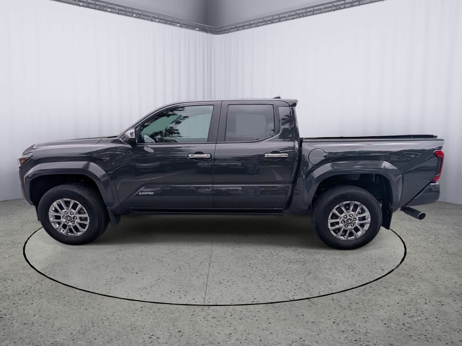 Used 2024 Toyota Tacoma Limited AWD/4WD image 6