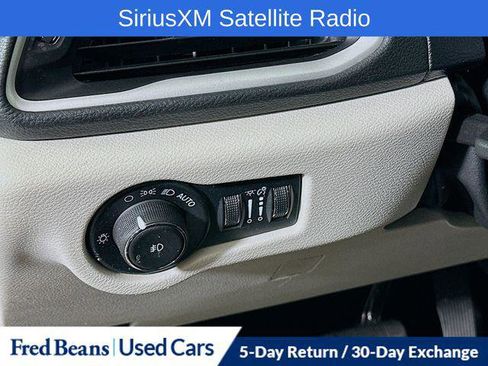 Certified 2022 Chrysler Pacifica Touring-L w/ Uconnect Theater Family Group image 12