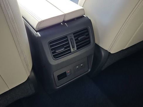 Used 2023 Nissan Rogue SL w/ SL Premium Package image 16