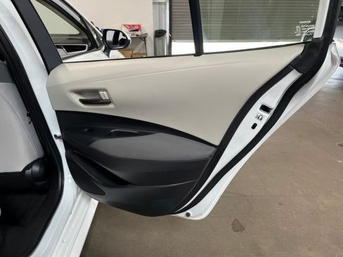 Used 2022 Toyota Corolla LE FWD image 15