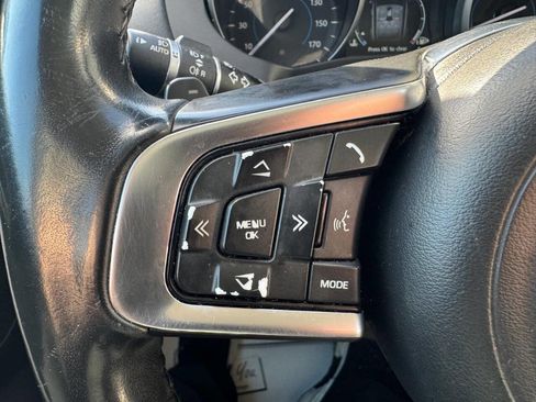 Used 2017 Jaguar F-PACE R-Sport image 18