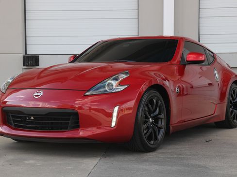 Used 2020 Nissan 370Z Coupe image 4