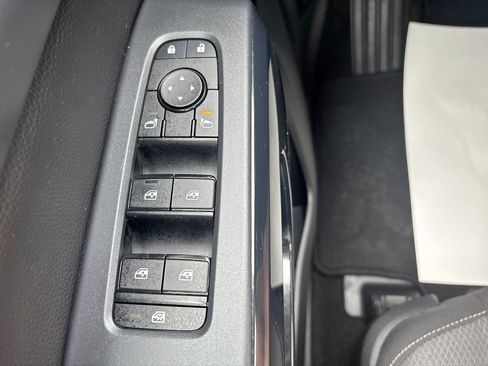 Used 2025 Nissan Pathfinder SV AWD/4WD image 18