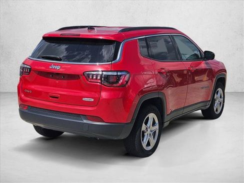 Used 2024 Jeep Compass Latitude AWD/4WD image 5