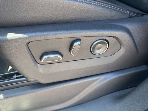 Used 2025 GMC Yukon XL Denali AWD/4WD image 21
