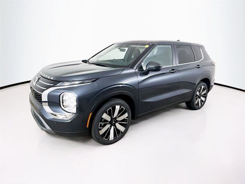 New 2026 Mitsubishi Outlander SE image 1