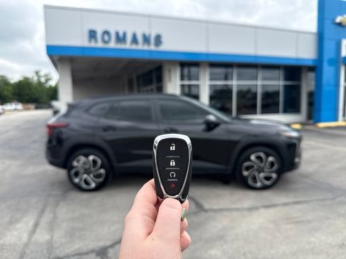 Used 2025 Chevrolet Trax RS FWD image 23