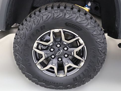 Used 2024 Chevrolet Colorado ZR2 w/ ZR2 Convenience Package III AWD/4WD image 22