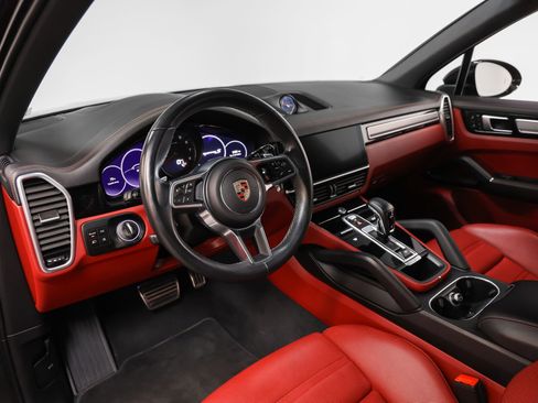 Certified 2023 Porsche Cayenne S Platinum AWD/4WD image 4