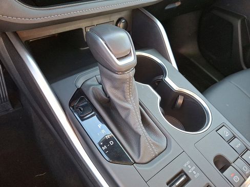 Certified 2024 Toyota Highlander XLE image 16