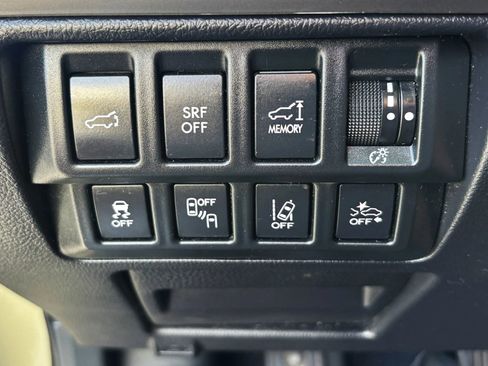 Used 2017 Subaru Outback 3.6R Touring AWD/4WD image 19