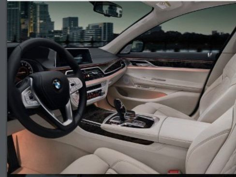 Used 2018 BMW 750i xDrive image 54