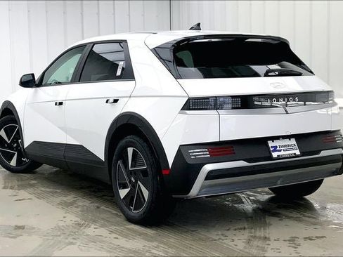 Used 2025 Hyundai Ioniq 5 SE image 5